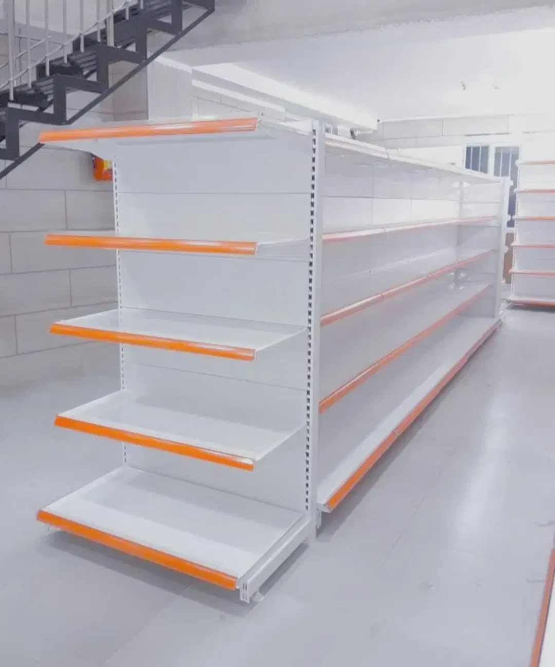 قفسه فروشگاه دوطرفه ایستاده سفید|فروشگاه و مغازه|رشت, منظریه|دیوار