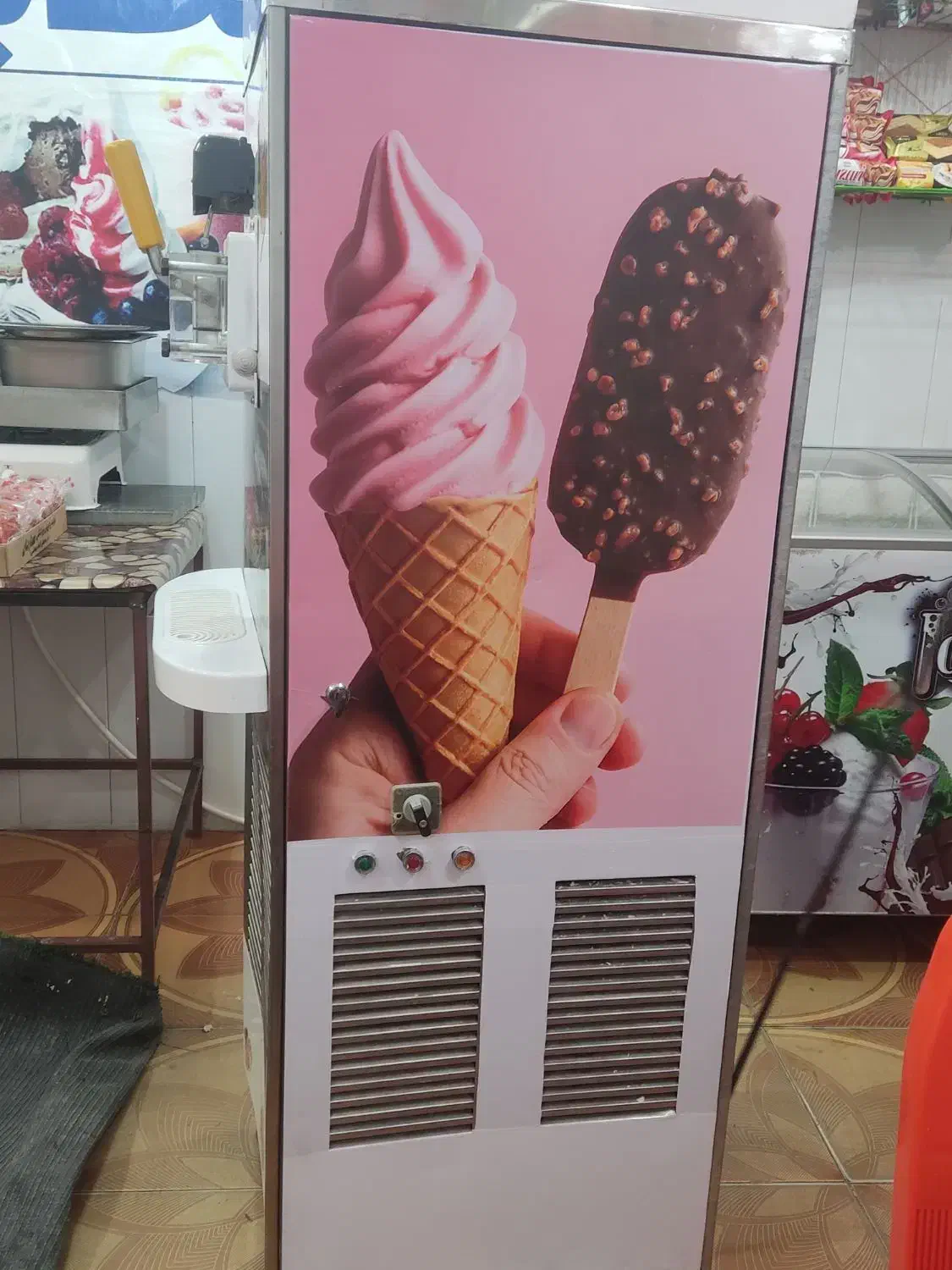 دستگاه بستنی قیفی تکفاز یونیورسال|کافی‌شاپ و رستوران|بادرود, |دیوار