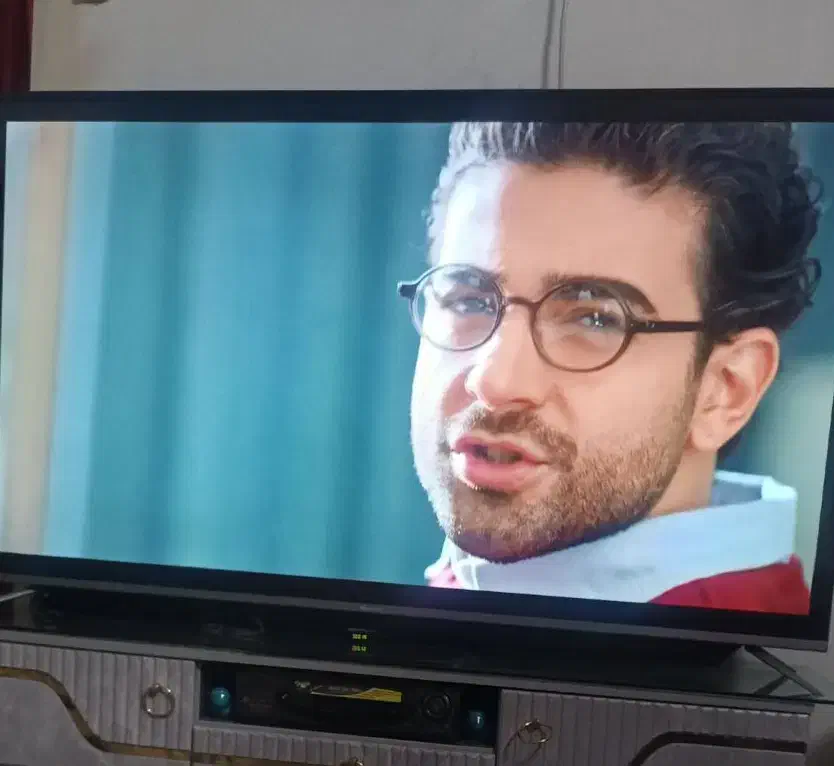 تلویزیون|تلویزیون و پروژکتور|رباط‌کریم, نصیرشهر|دیوار