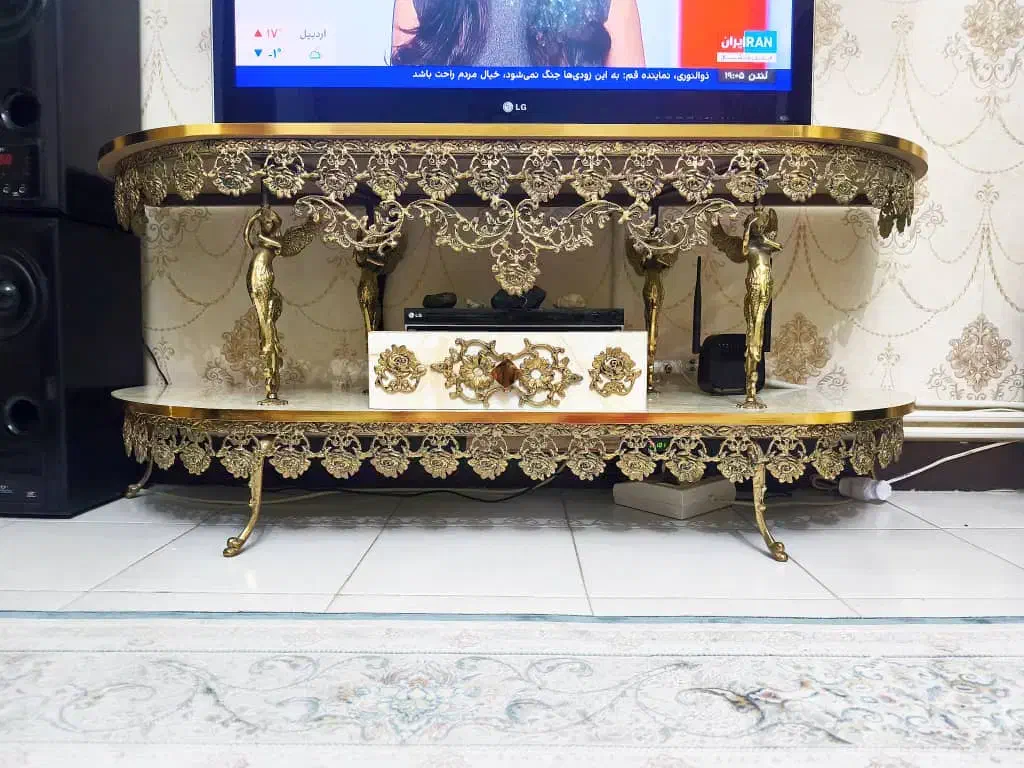 میز و ساعت و تلفن برونز در حد نو|میز تلفن|کرج, دهقان ویلا|دیوار