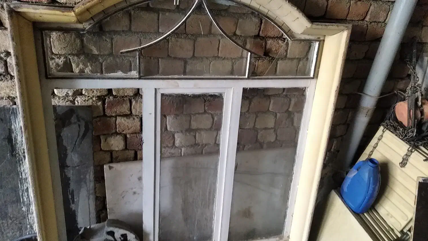 بخاری گازی سالم و پنجره رومی|اجاق گاز و لوازم برقی پخت‌وپز|سنندج, |دیوار