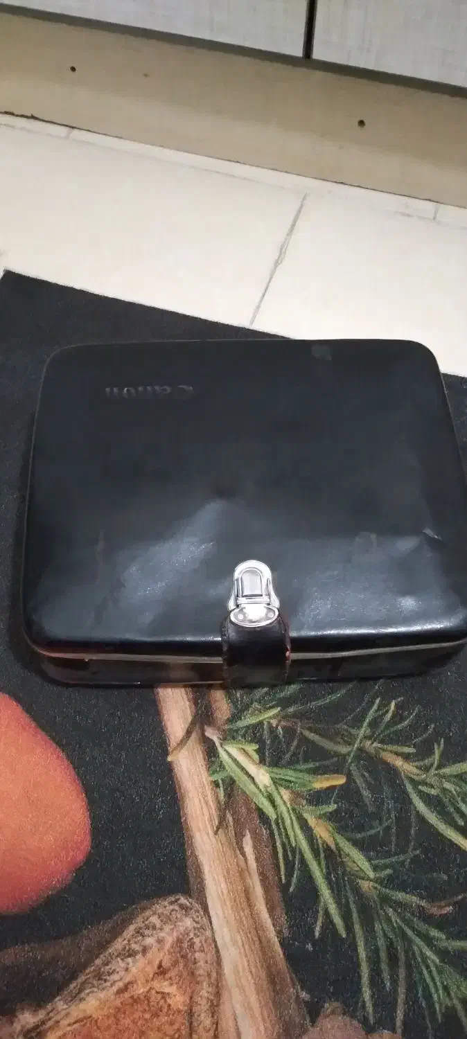 دوربین فیلمبرداری کلکسیونی|دوربین عکاسی و فیلم‌برداری|پرند, فاز ۳|دیوار