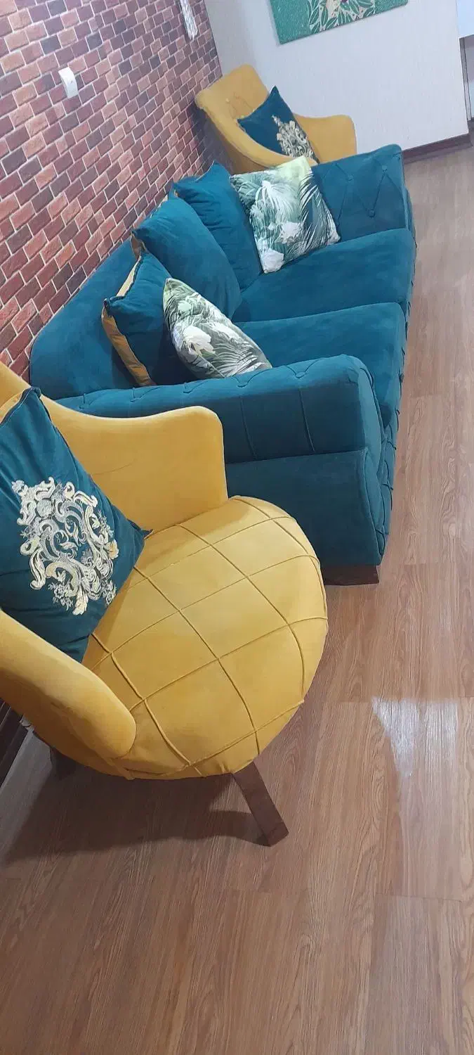 مبل راحتی تشک دوبل با۸ عدد گوسن ویک عدد مبل کردون|مبلمان خانگی و میز عسلی|ری, دولتآباد|دیوار