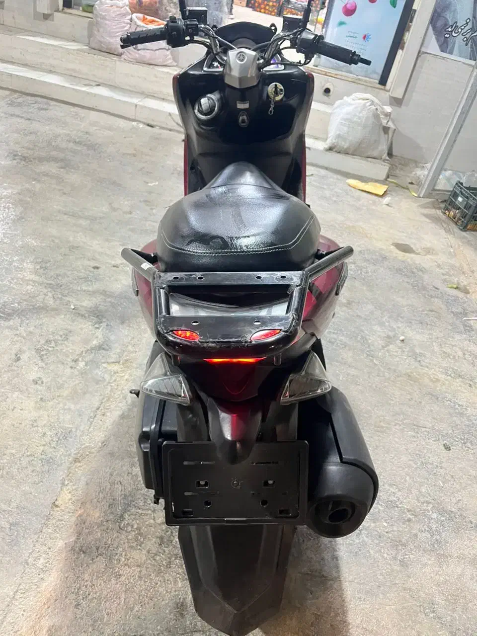 مجستی ۲۰۰|موتورسیکلت|اهرم, |دیوار