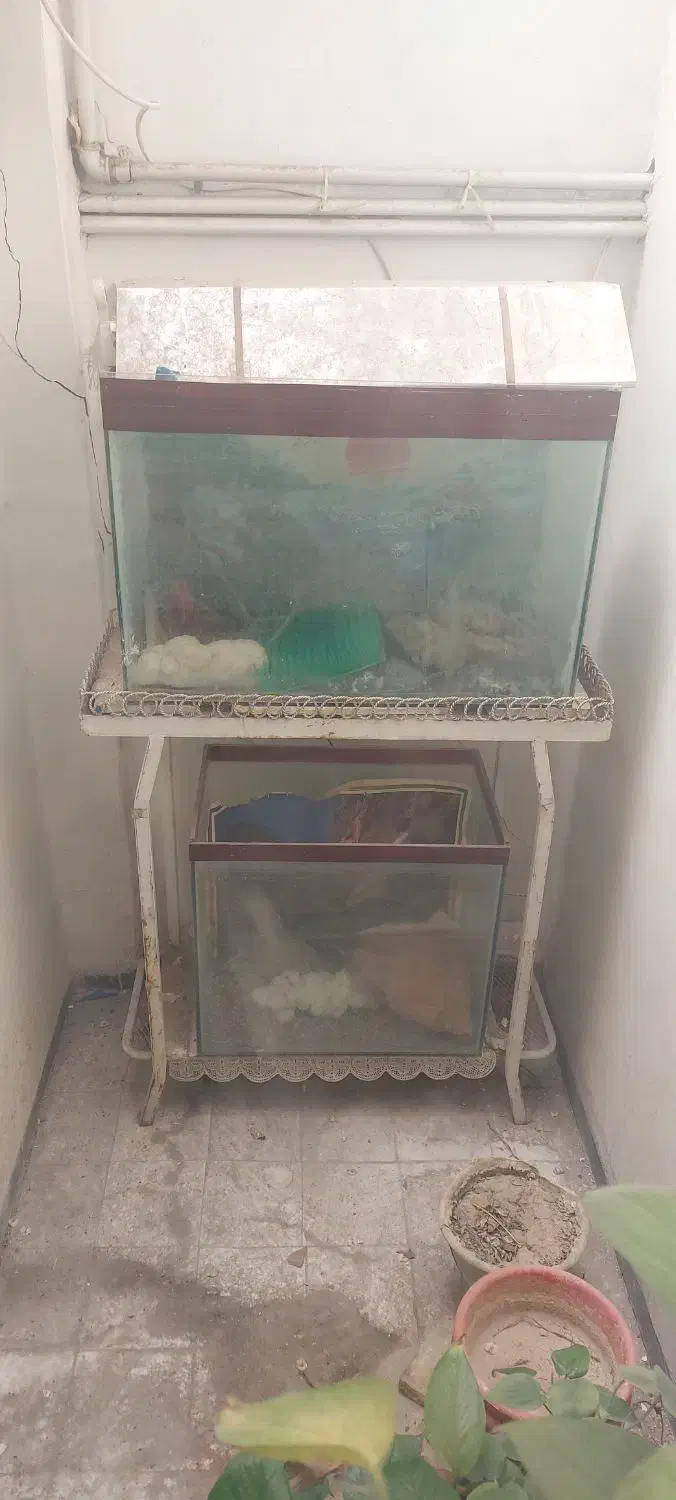 آکواریم ۷۰ و ۵۰ سانتی همراه با میز فلزی و تزیینات|ماهی|اصفهان, لنبان|دیوار