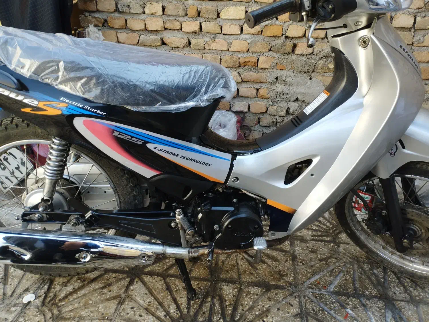 طرح ویو بی کلاچ ۱۲۵|موتورسیکلت|خرم‌آباد, |دیوار