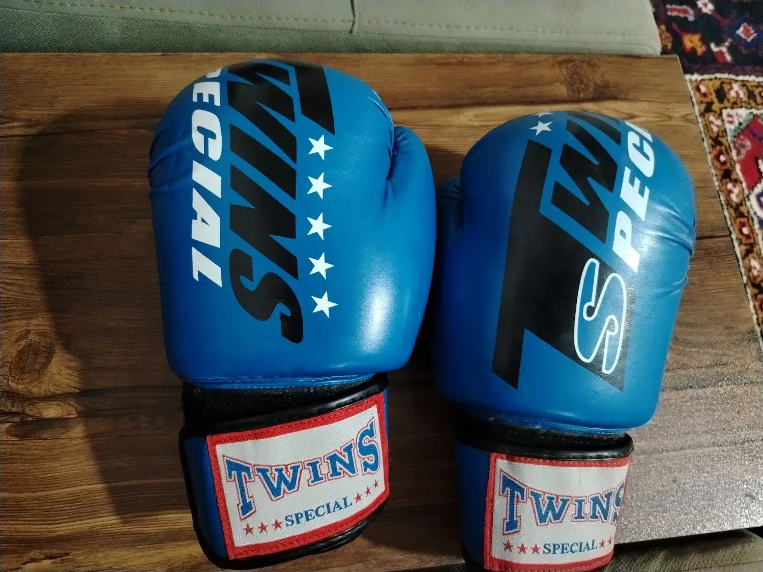 دستکش بوکس توئینز|تجهیزات ورزشی|شبستر, |دیوار