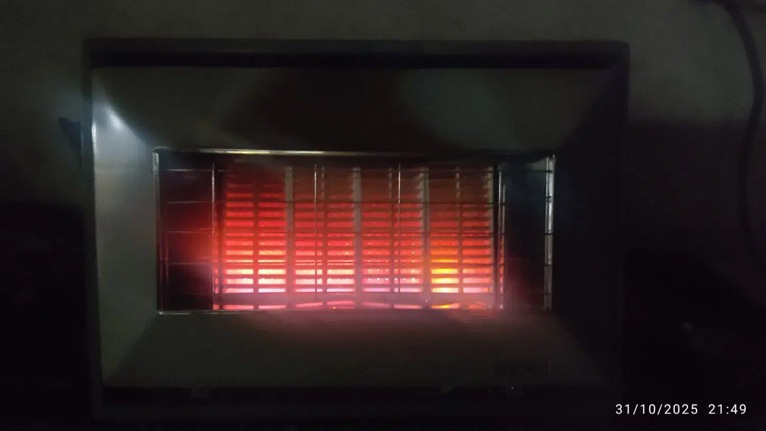 بخاری گازی دیواری انیورسال|بخاری، هیتر، شومینه|شیراز, شهرک گلستان|دیوار