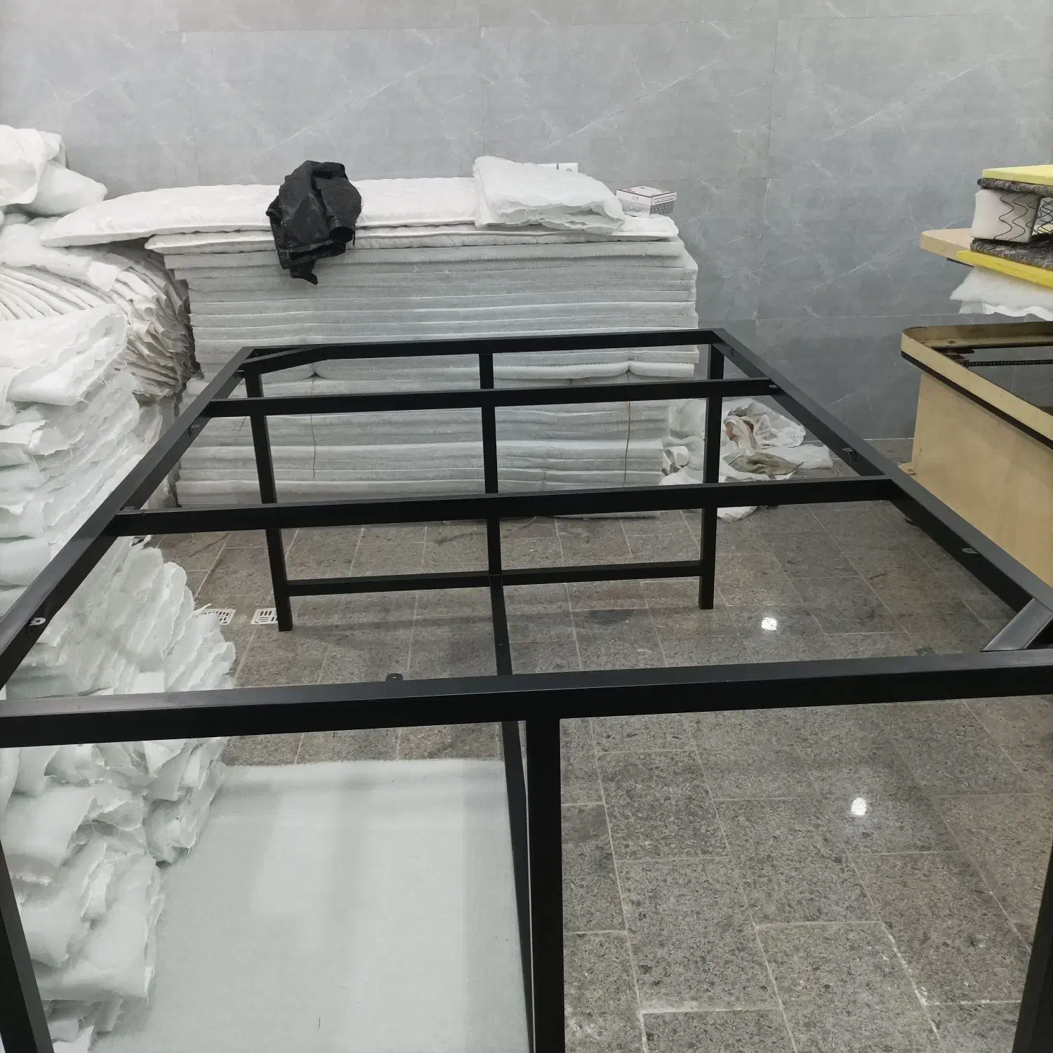 میز کار|میز تحریر و کامپیوتر|قم, قلعه کامکار|دیوار