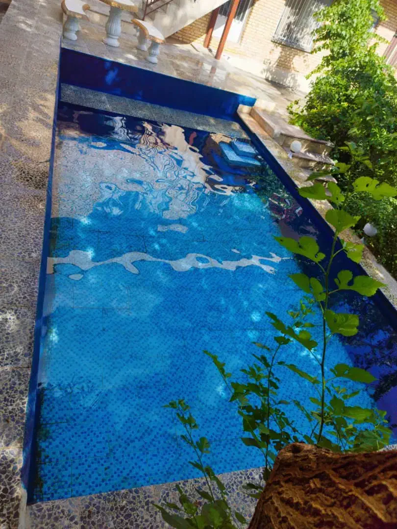 اجاره ویلا در باغبهادران باغ بهادران باغبادران|اجارهٔ کوتاه‌مدت ویلا و باغ|اصفهان, باغ دریاچه|دیوار