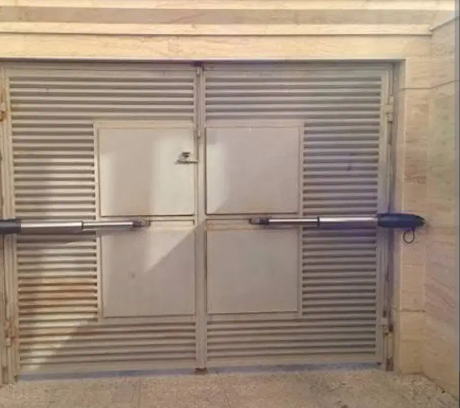 تعمیرات دربهای برقی کرکره و بازویی و ریلی ....|خدمات پیشه و مهارت|شیراز, پانصد دستگاه ارتش|دیوار