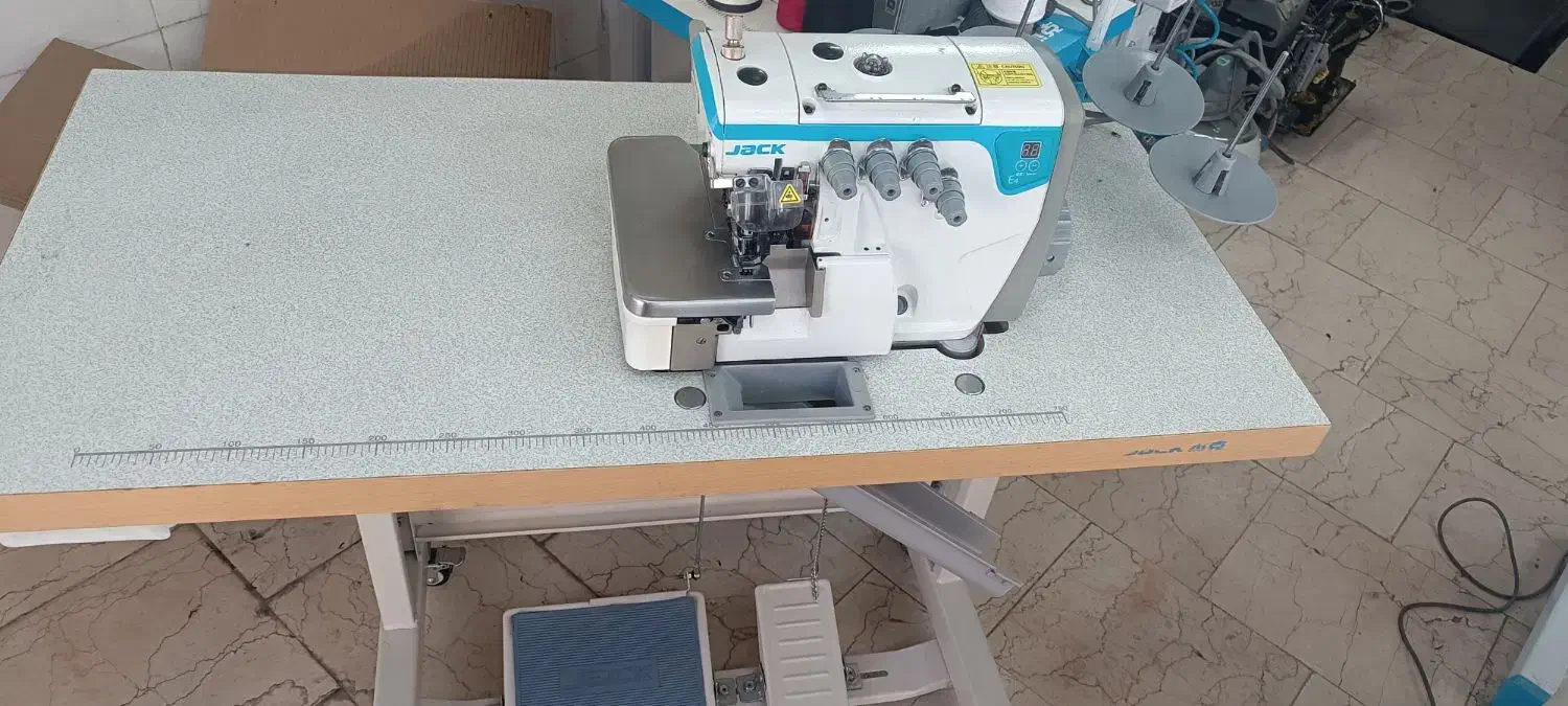 چرخ خیاطی سردوز چهارنخ|چرخ خیاطی و ریسندگی|بروجرد, |دیوار