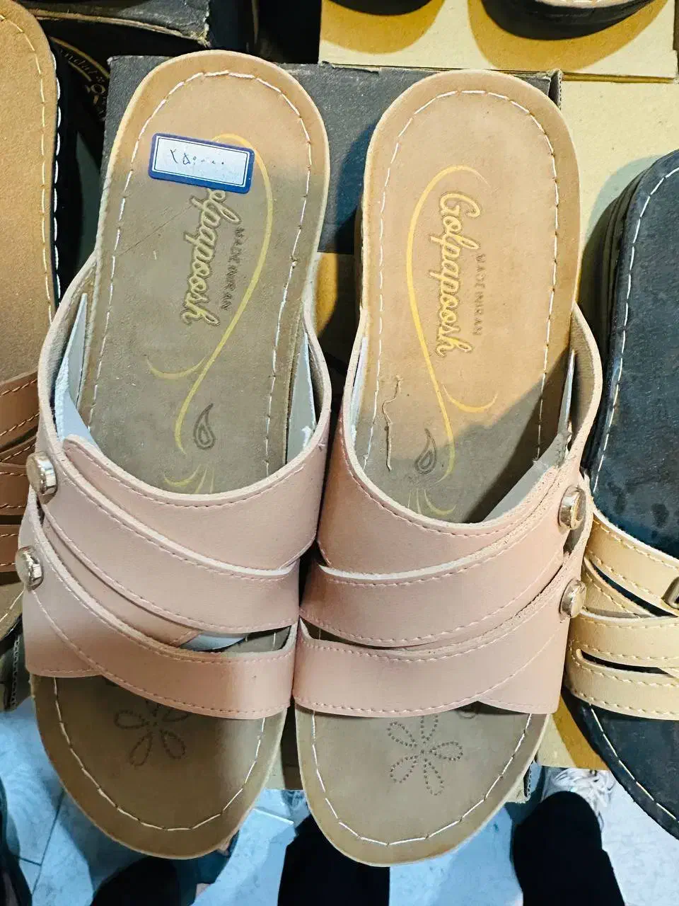 دمپایی|کیف، کفش، کمربند|زاهدان, |دیوار