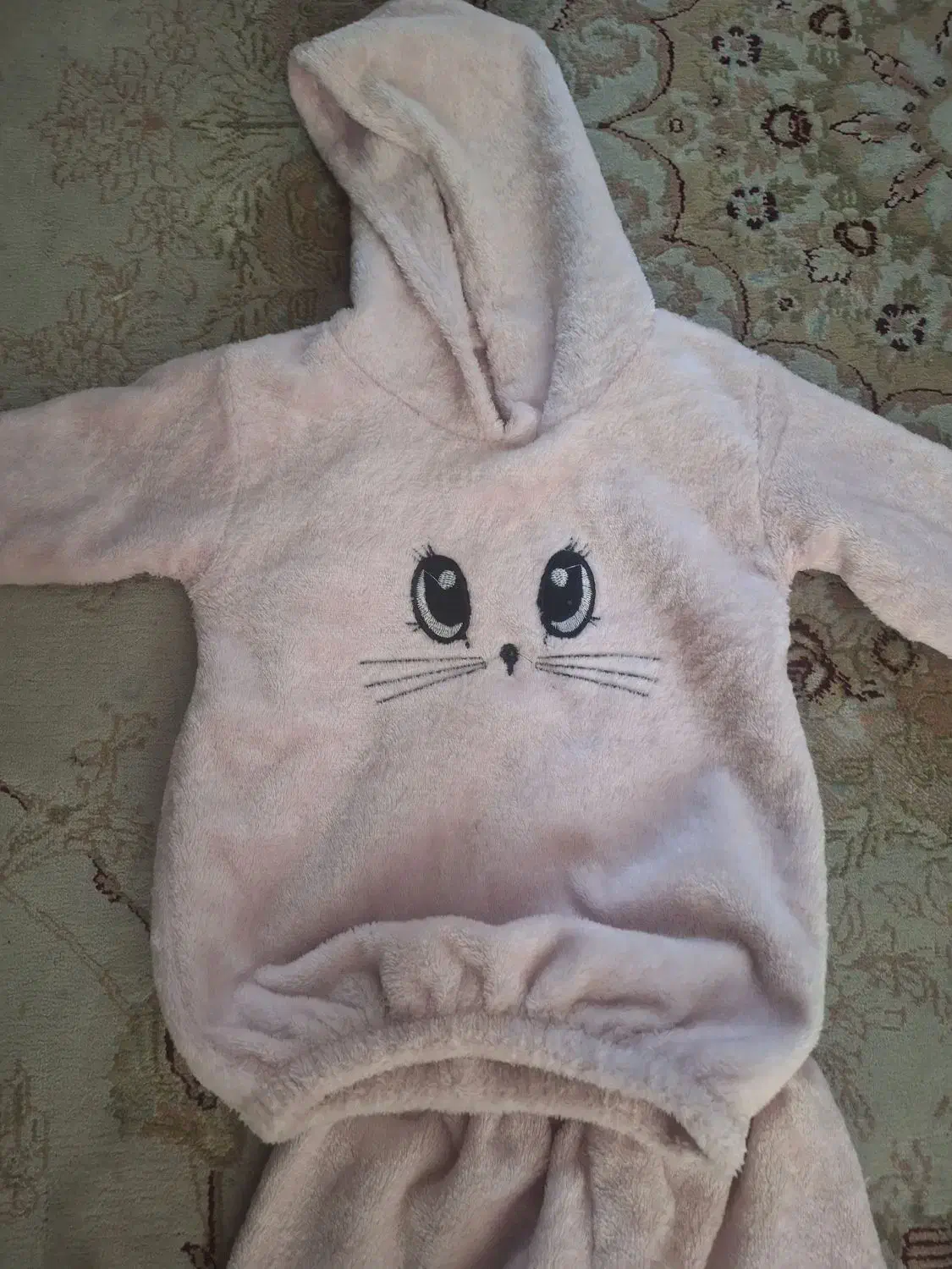 هودی شلوار|لباس|قم, دروازه چوبی|دیوار