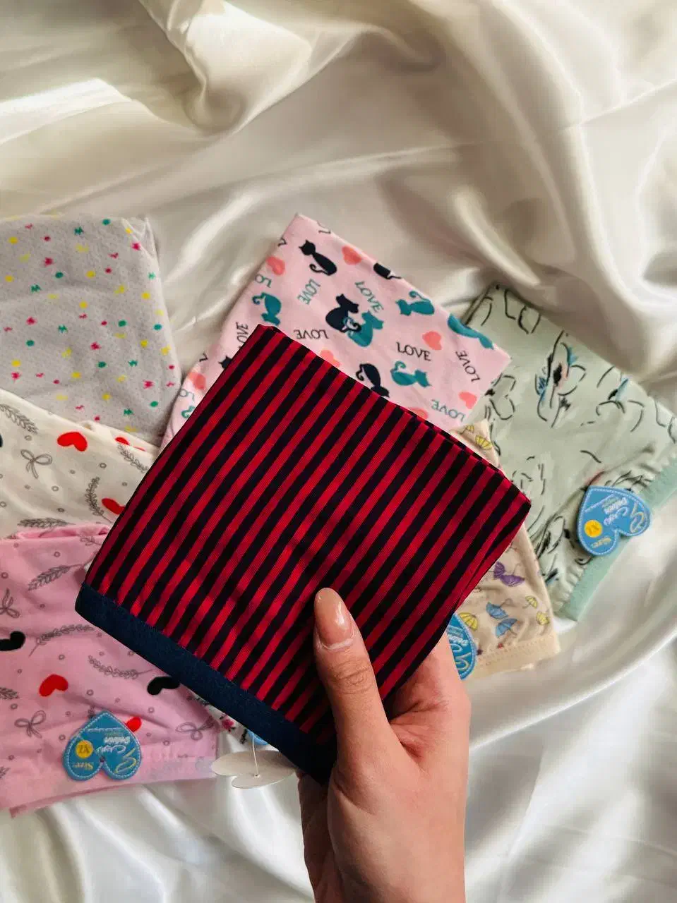 لباس زیر|لباس|نیشابور, کوی فرهنگیان|دیوار