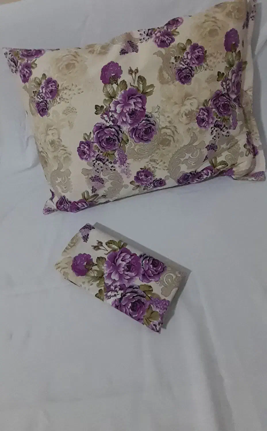 رو بالشتی|رختخواب، بالش، پتو|قائن, |دیوار