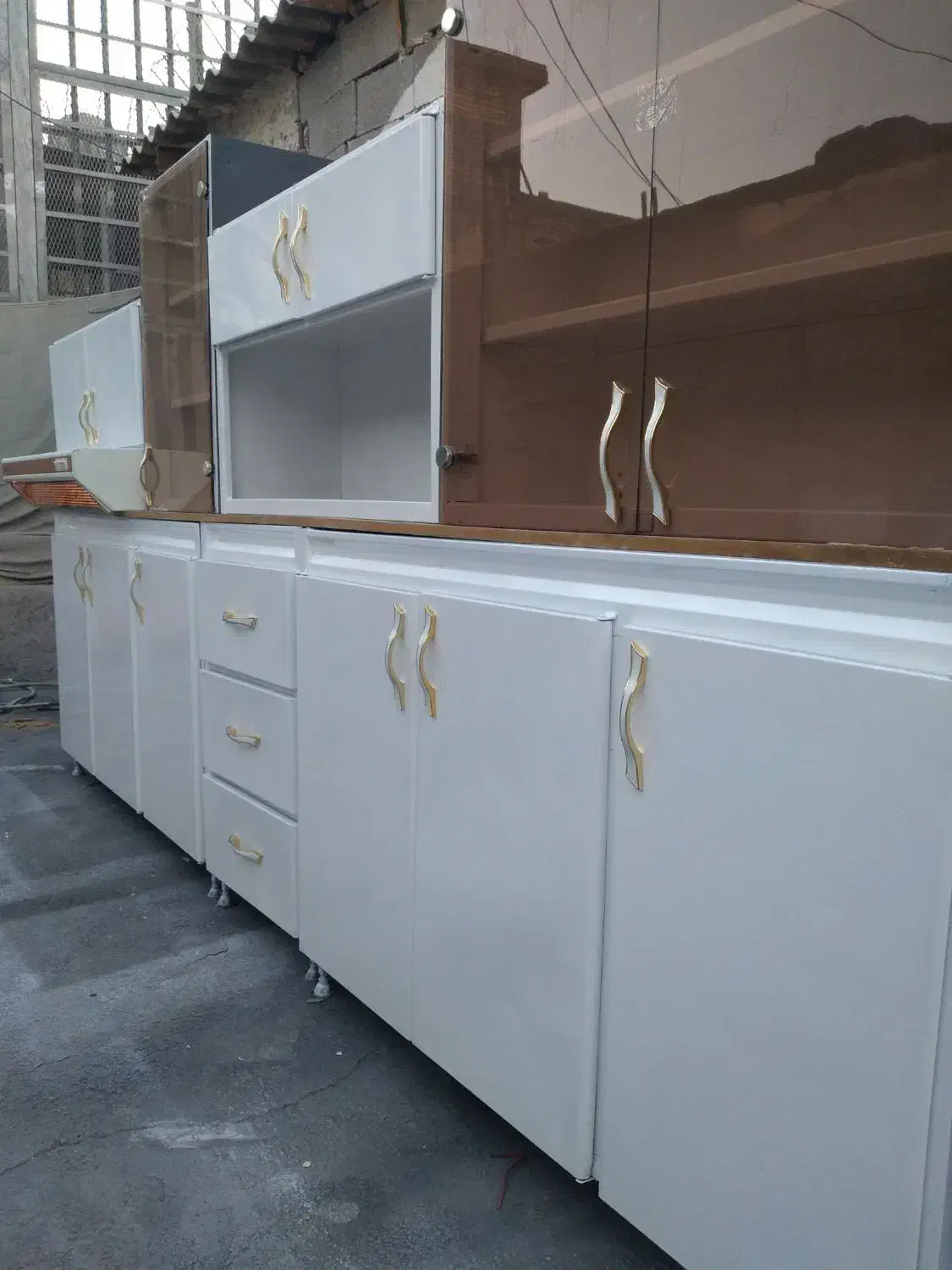 6متر کابینت فلزی دست دوم اشپزخانه در حد نو|مصالح و تجهیزات ساختمان|شیراز, ماه فیروزان|دیوار