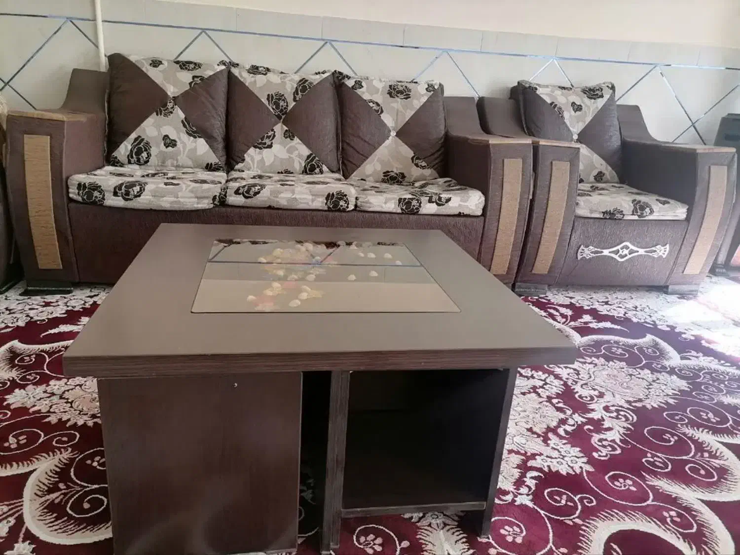 مبلمان|مبلمان خانگی و میز عسلی|نجفآباد, یزدانشهر|دیوار