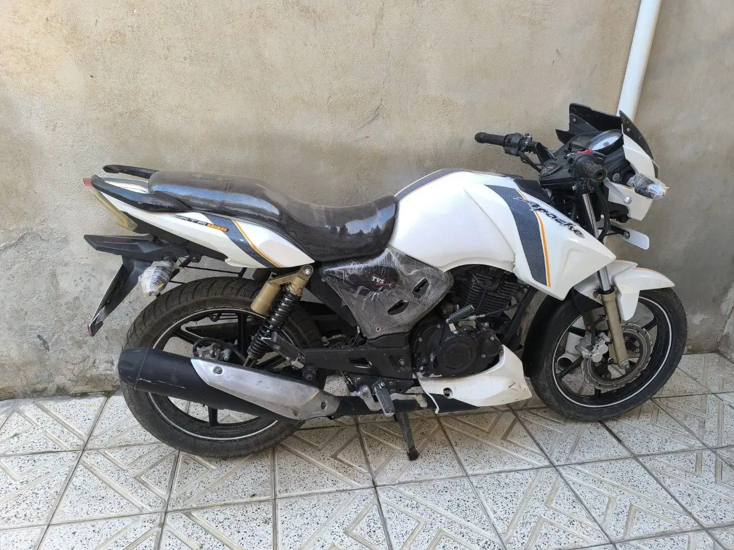 اپاچی|موتورسیکلت|نیشابور, فردوس شمالی|دیوار