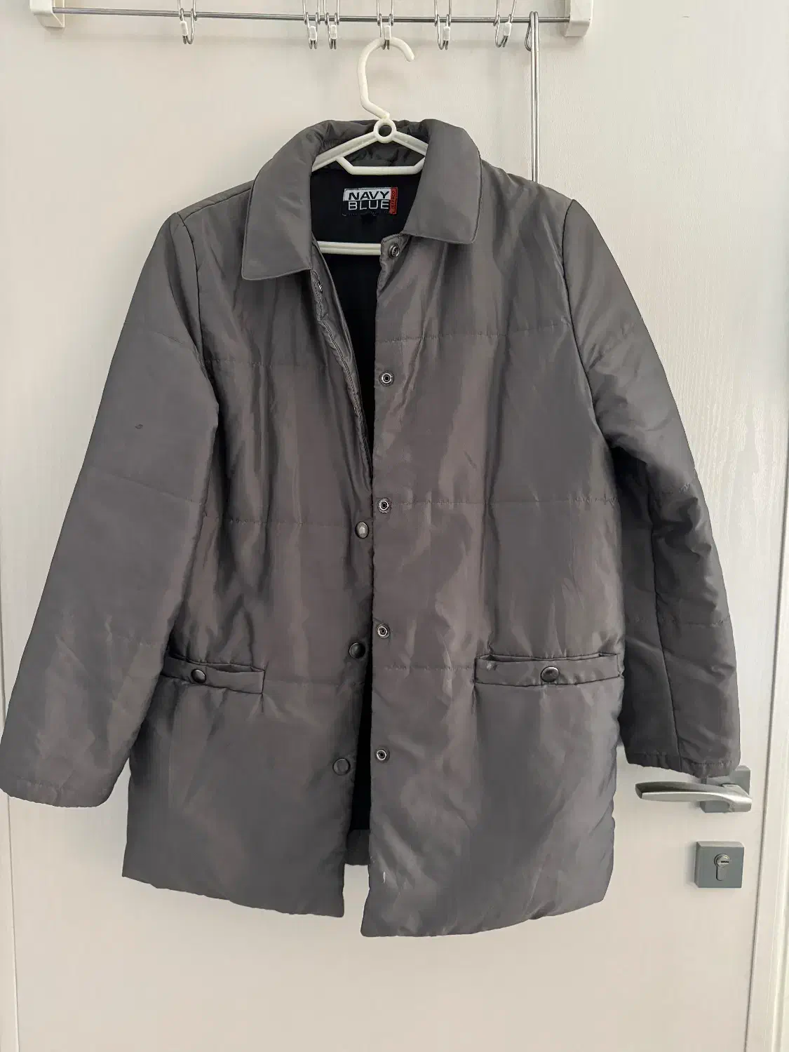 بارونی کوتاه|لباس|اصفهان, کوی شهید کشوری|دیوار