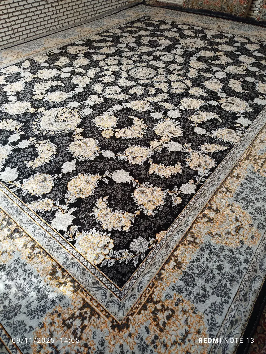 انبار فرش درخشان ۷۰۰شانه با تراکم ۲۵۵۰|فرش|خرمآباد, |دیوار