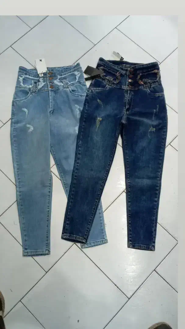 جین گن دار|لباس|شاهین‌شهر, عطار|دیوار