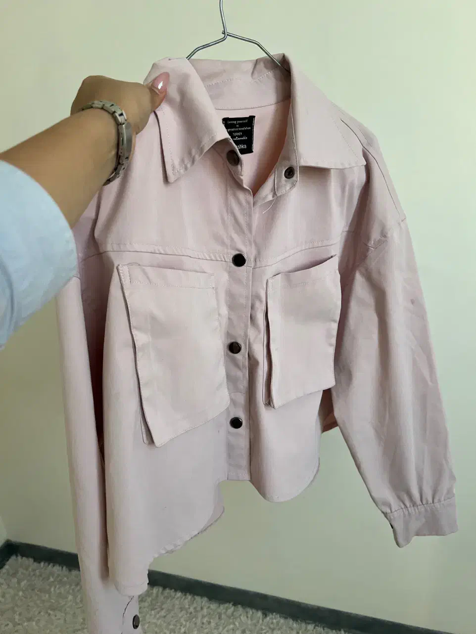 کت پاییزه|لباس|کرج, بنیاد|دیوار