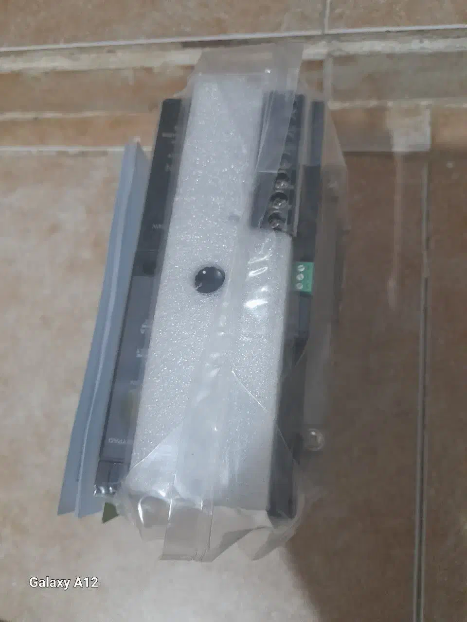 اینورتر تکفاز|سایر لوازم برقی|رباط‌کریم, پرندک|دیوار