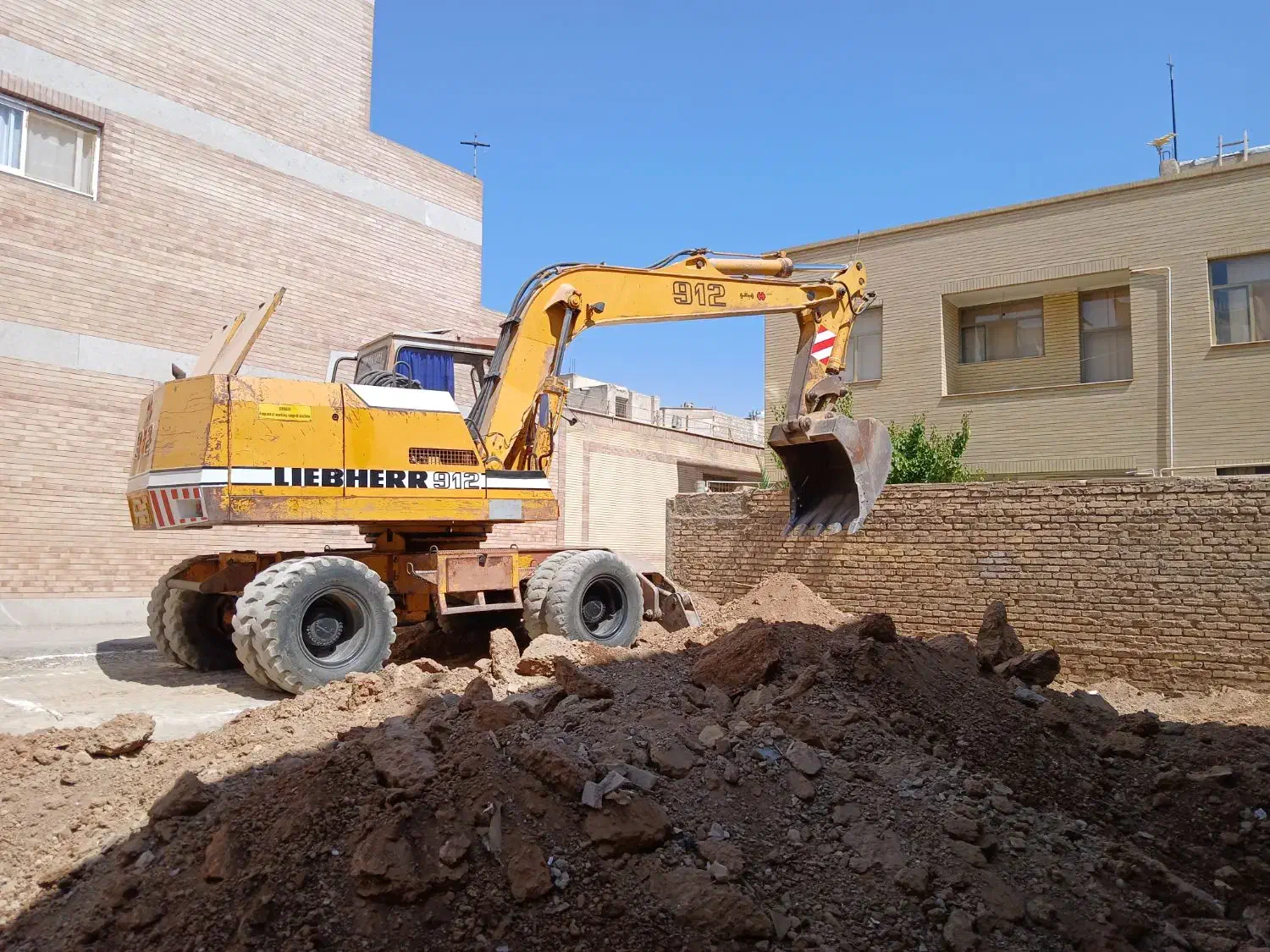 بیل لاستیکی ۹۱۲|خودرو سنگین|اصفهان, بهارستان|دیوار