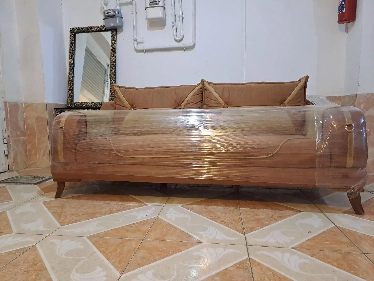 مبل تخت خواب شو کاناپه ۳ نفری چستر istikbal|مبلمان خانگی و میز عسلی|تبریز, |دیوار