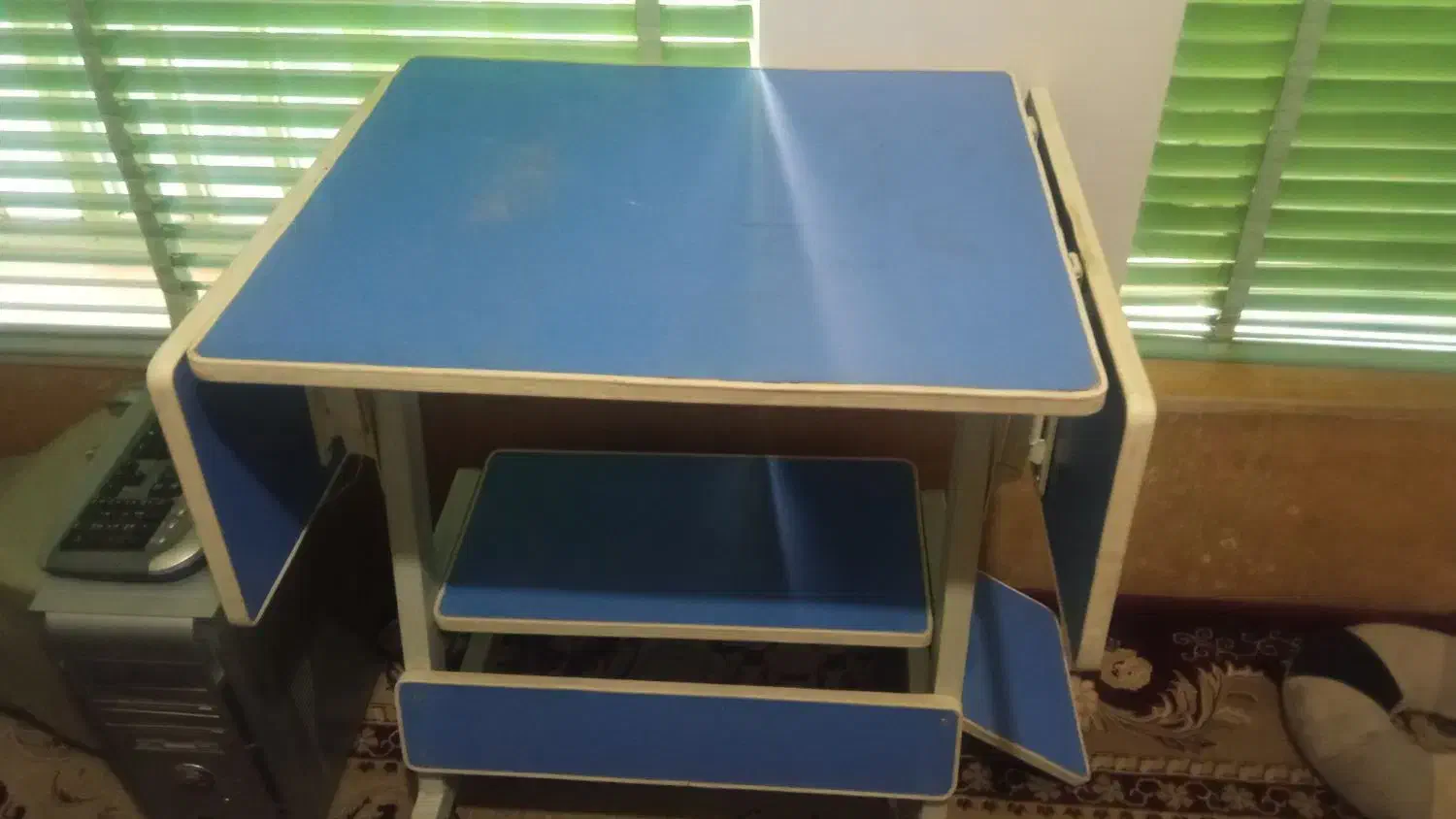 میز ۷۰ در ۶۰سالم بدون هیچ نقصی|میز تحریر و کامپیوتر|کازرون, |دیوار