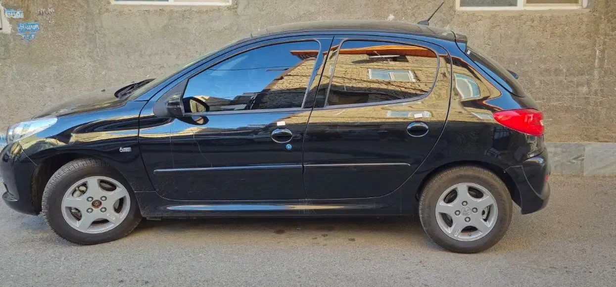 ۲۰۷i ارتقایافته اتومات پانوراما (سقف شیشه ای)|خودرو سواری و وانت|ساوه, |دیوار