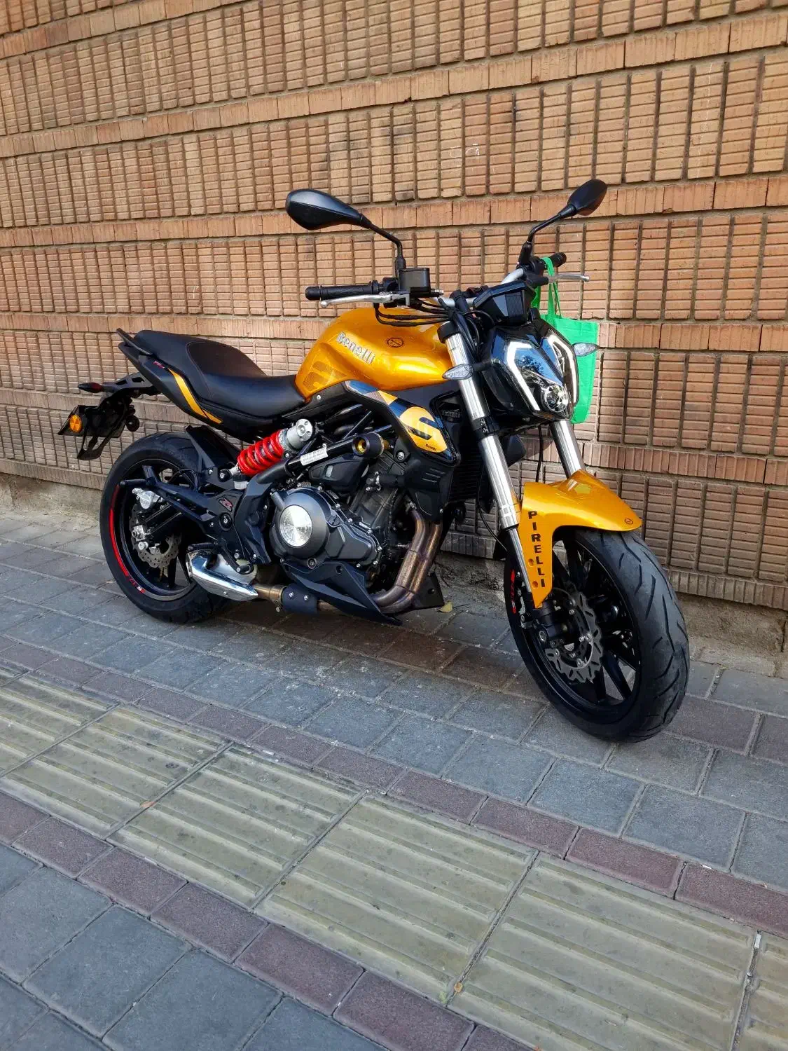 بنلی دو سیلندر 300 طلایی|موتورسیکلت|تهران, سنائی|دیوار