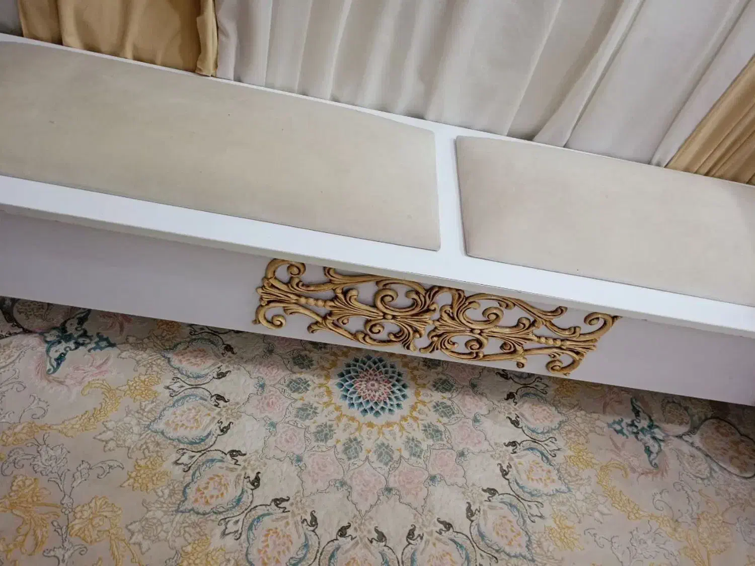 فروش تمامی وسایل تاج تخت یک جا هشت تومن|حراج|قم, امامزاده ابراهیم|دیوار