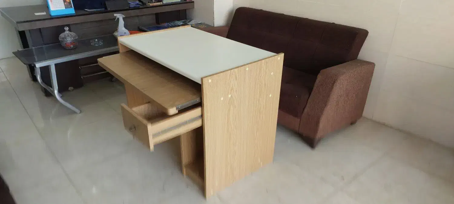 میزکامپیوتر سالم ودرحدنو|میز تحریر و کامپیوتر|شیراز, شهرک رضوان|دیوار