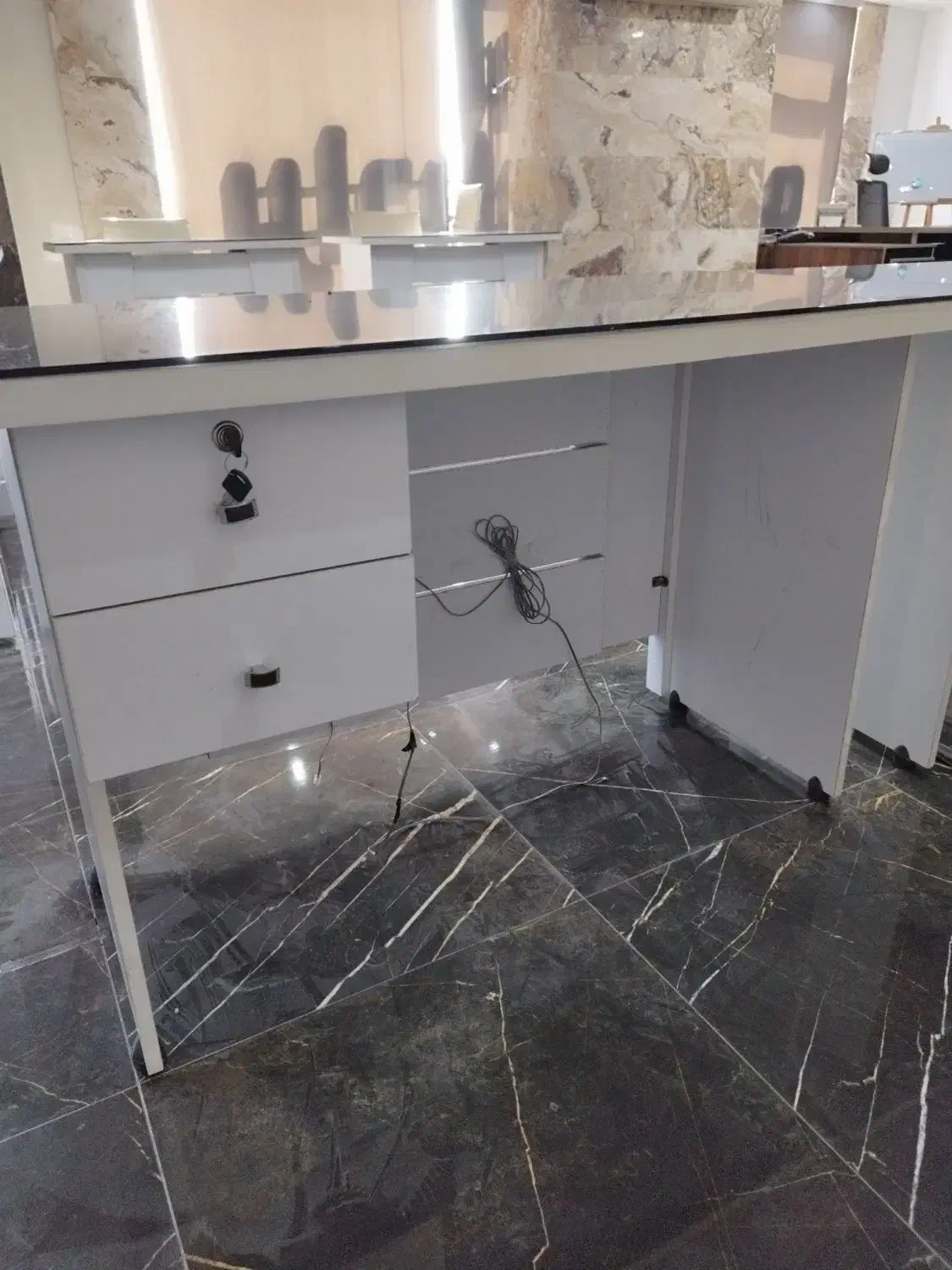 میز اداری/مدیریتی/بسیار تمیز/۹عدد|دفتر کار|کیش, |دیوار