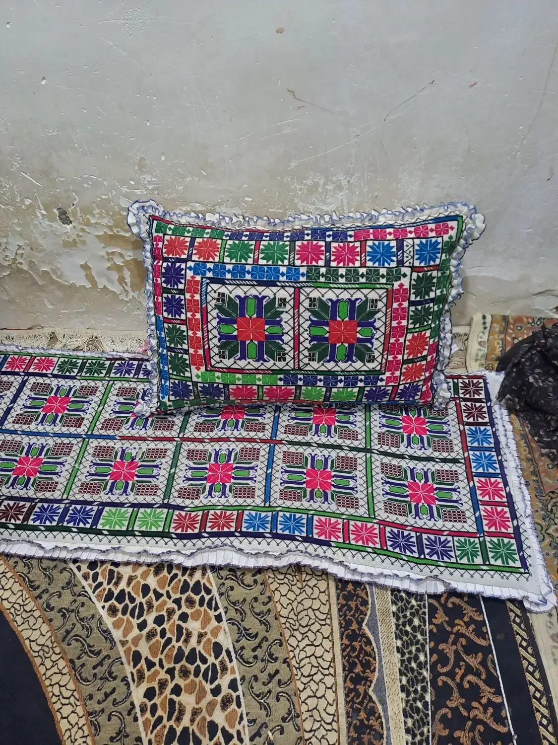 فروش فوری پشتی وکناره بلوچی|پشتی|زاهدان, |دیوار