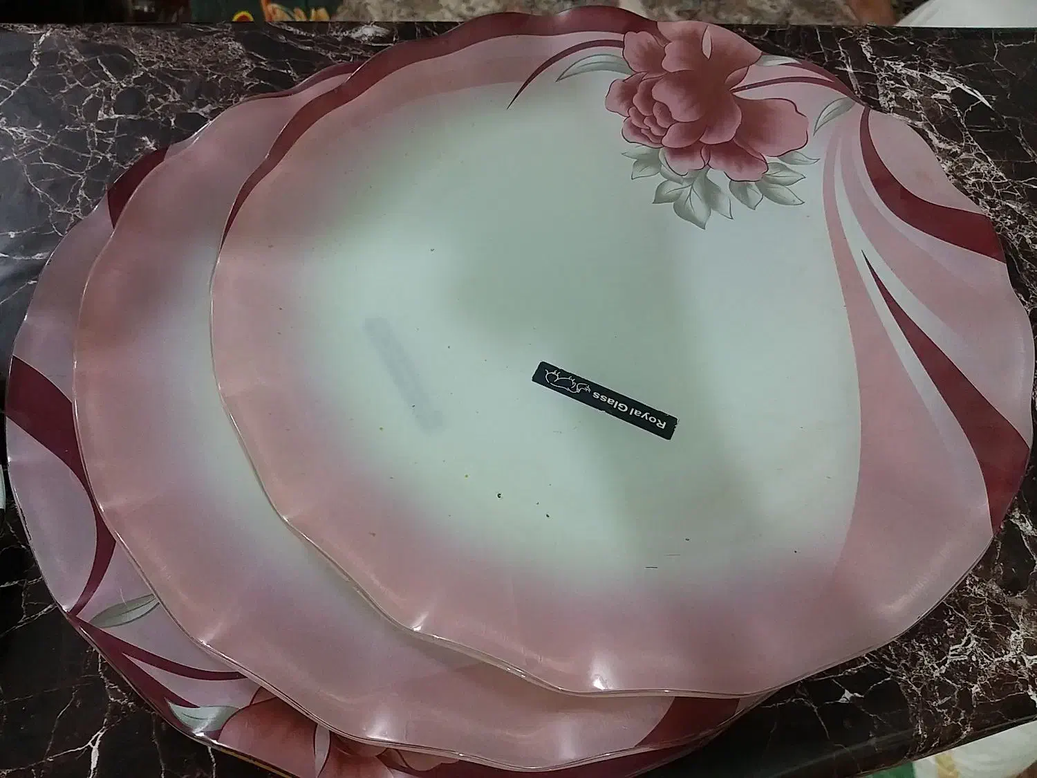 تعدادی ظروف پذیرایی|ظروف سرو و پذیرایی|قم, نیروگاه|دیوار