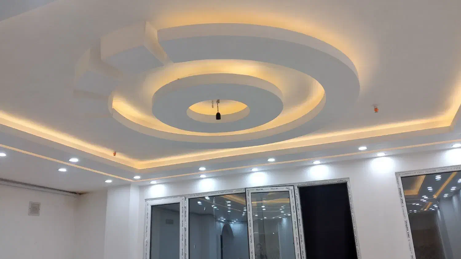 خدمات برقکشی . برقکار . برق|خدمات پیشه و مهارت|همدان, |دیوار