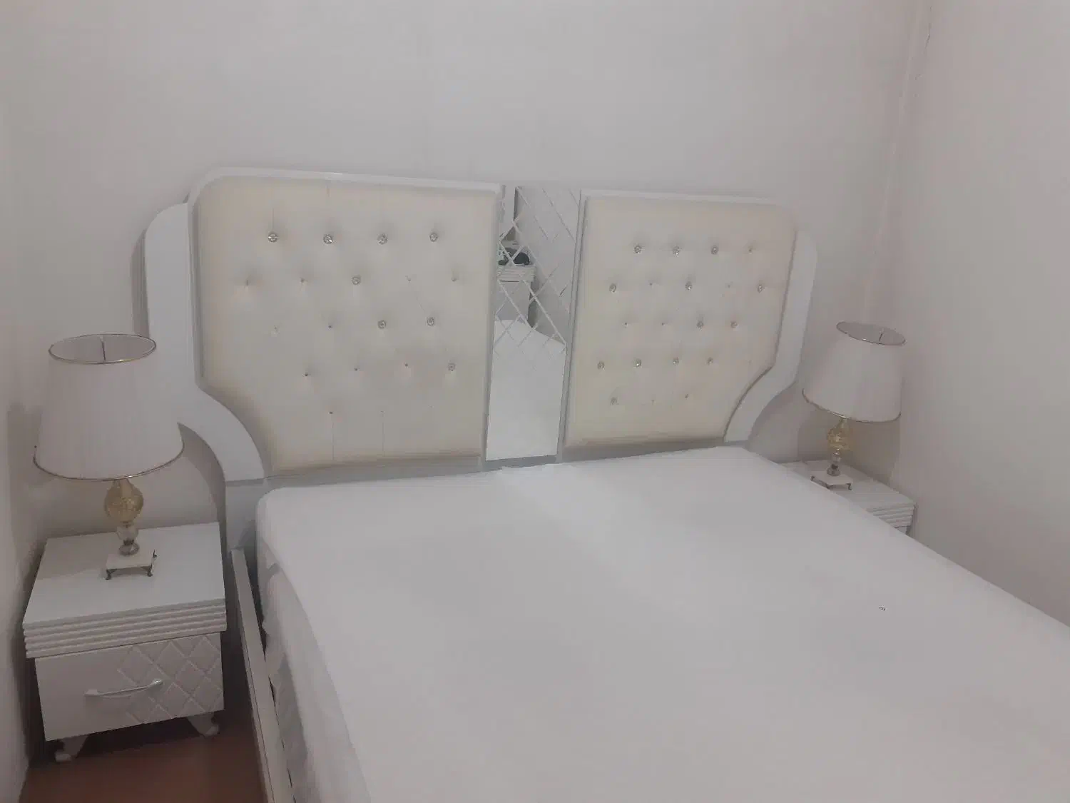 آباژورسفیدطلایی دوعدد ۴۰۰|چراغ خواب و آباژور|مشهد, ایثارگران|دیوار