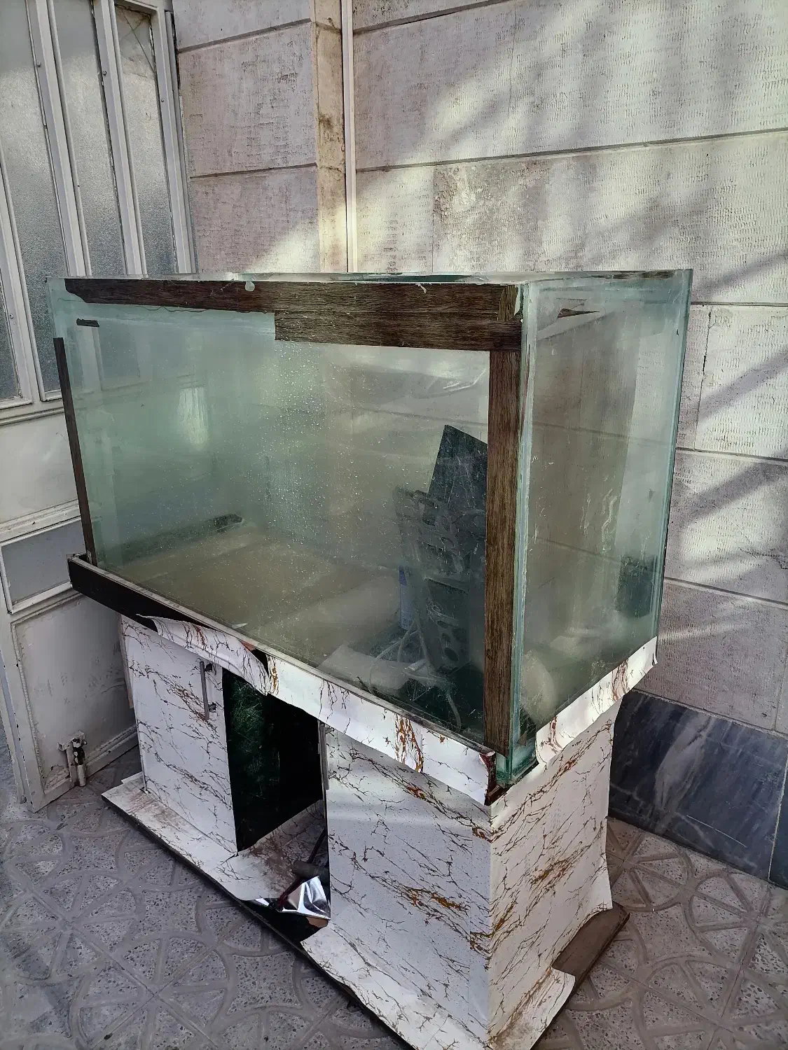 آکواریوم|ماهی|اندیشه, اندیشه فاز ۳|دیوار