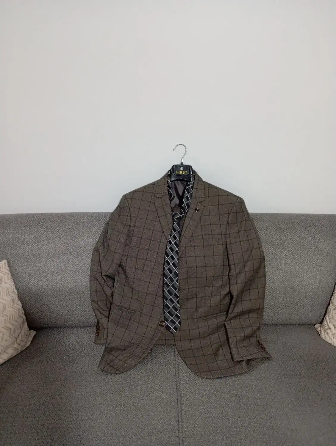 کت و شلوار|لباس|شهریار, شهریار|دیوار