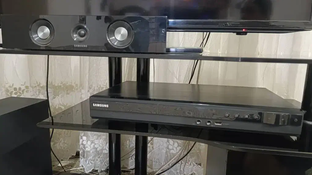 میز تلویزیون به همراه باندها|پخش‌کننده DVD و ویدیو|اصفهان, خوراسگان|دیوار