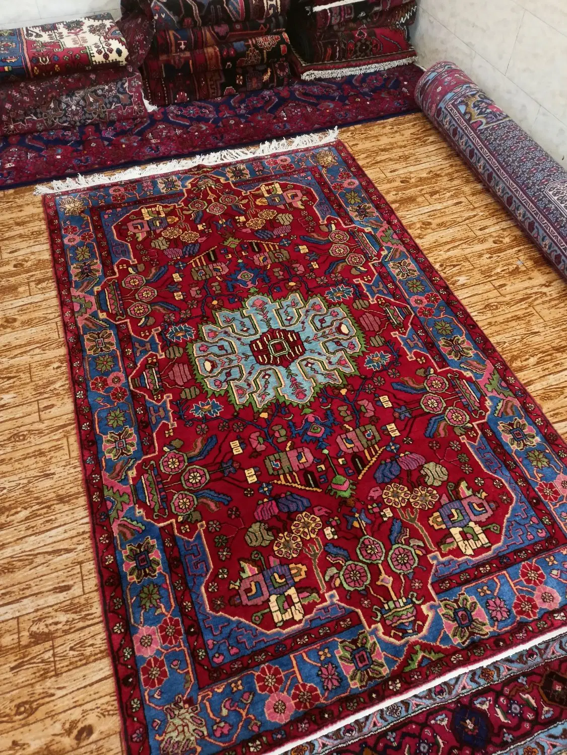 فرش بسیار زیبای چهار متری نهاوند|فرش|تهران, مهرآباد جنوبی|دیوار