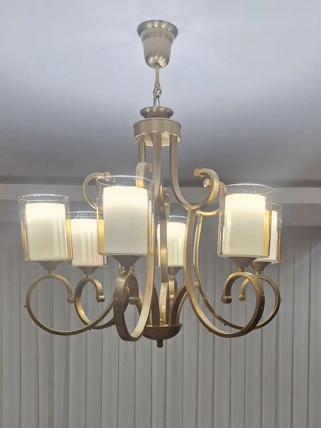 لوستر ۵ و۶ شاخه درحدنو|لوستر و چراغ آویز|قم, باجک یک|دیوار