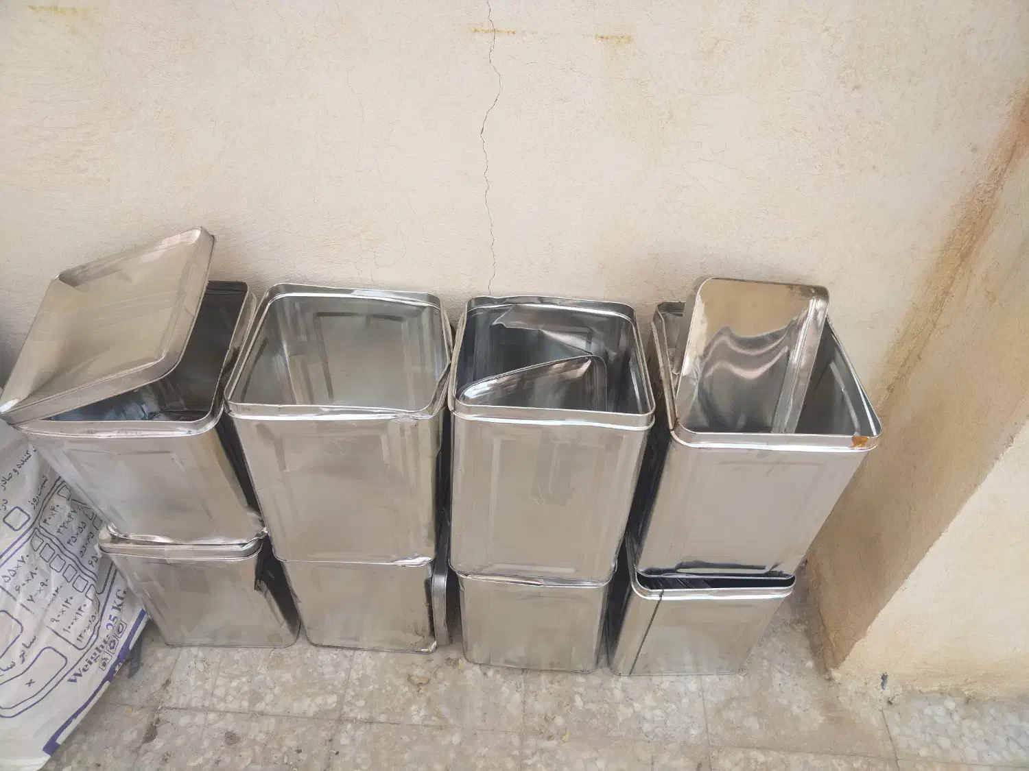 حلب خالی بادام هندی مخصوص خرما|ظروف نگهدارنده، پلاستیکی، یک‌بارمصرف|برازجان, |دیوار