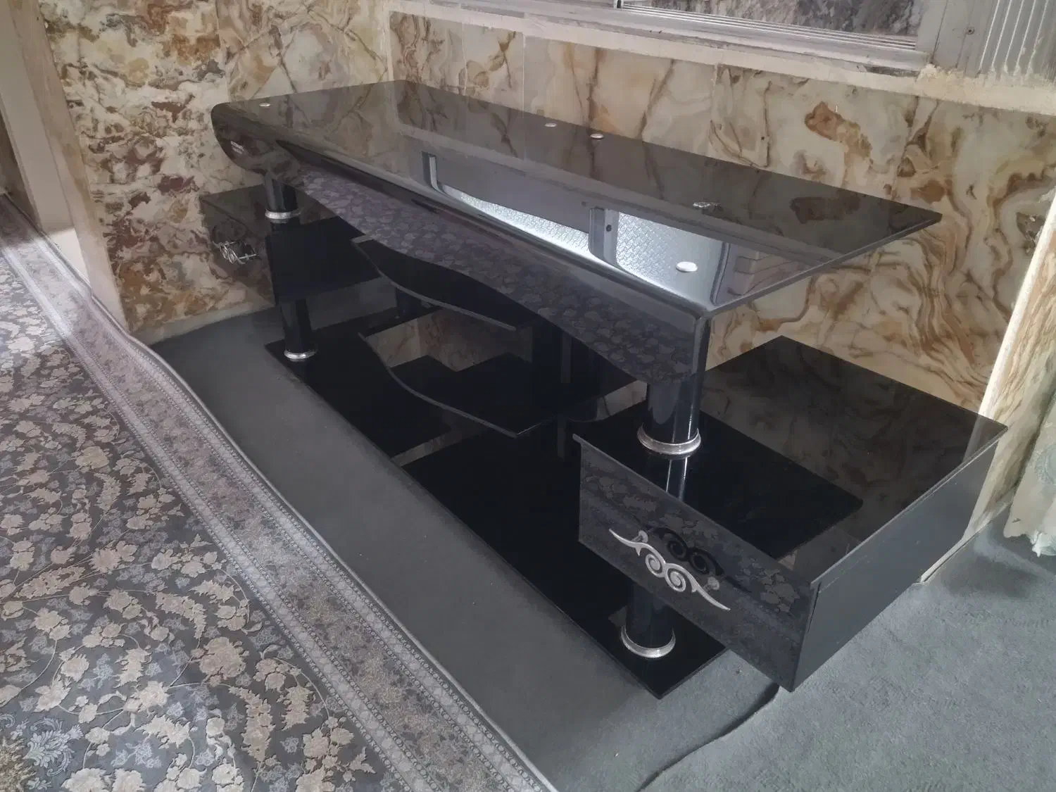 میز تلویزیون|میز تلویزیون|سبزوار, قصبه اب یمین|دیوار