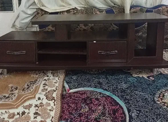 میز تلوزیون ام دی اف و یک جفت فرش ۱۲متری|میز تلویزیون|خمینی‌شهر, |دیوار