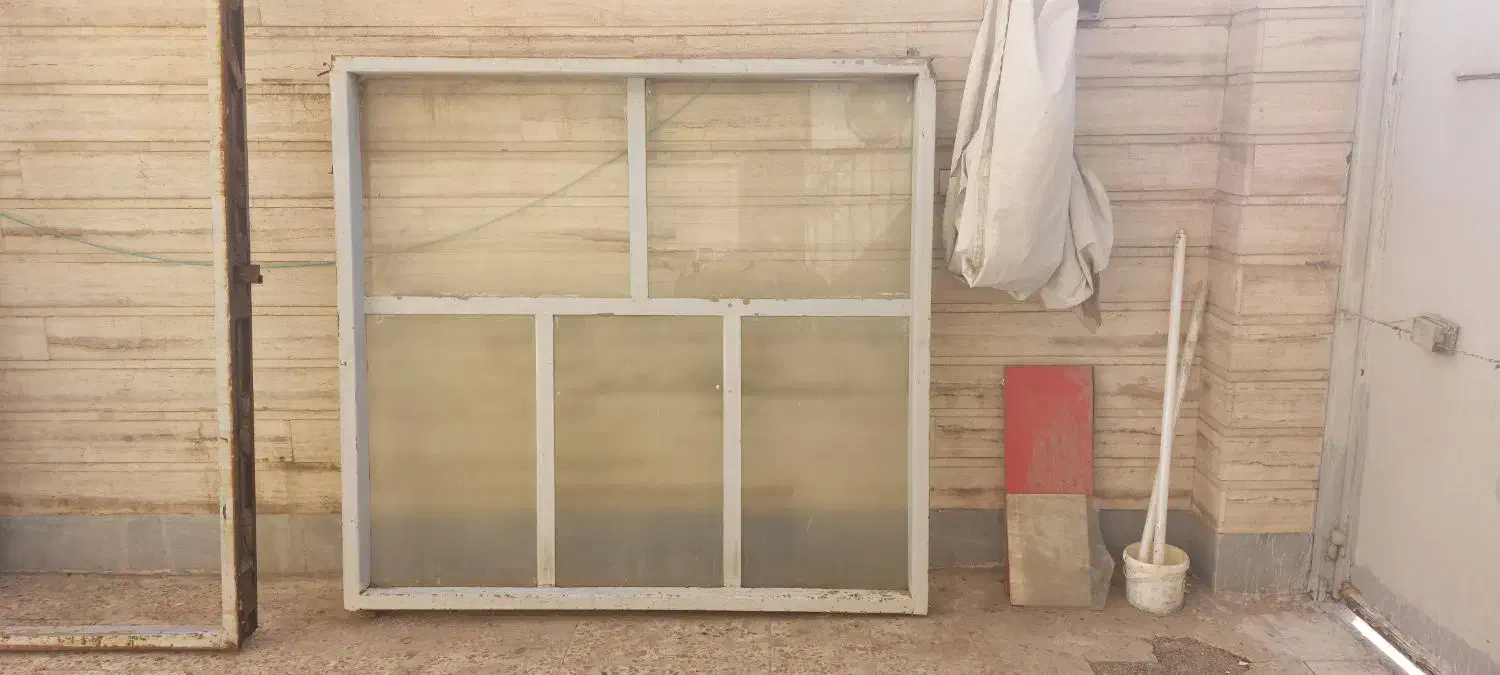 فروش پنجره و درب چوبی با چهار چو ب فلزی|مصالح و تجهیزات ساختمان|قم, شهرک امام حسن|دیوار