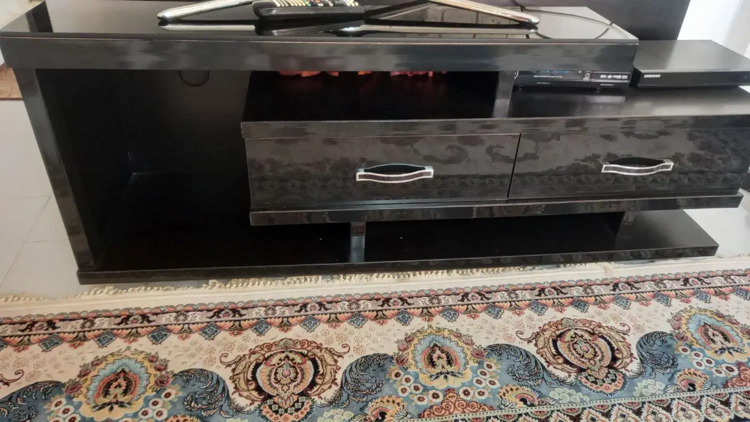 مبل و میز tv و ویترین|مبلمان خانگی و میز عسلی|رشت, جهاد|دیوار